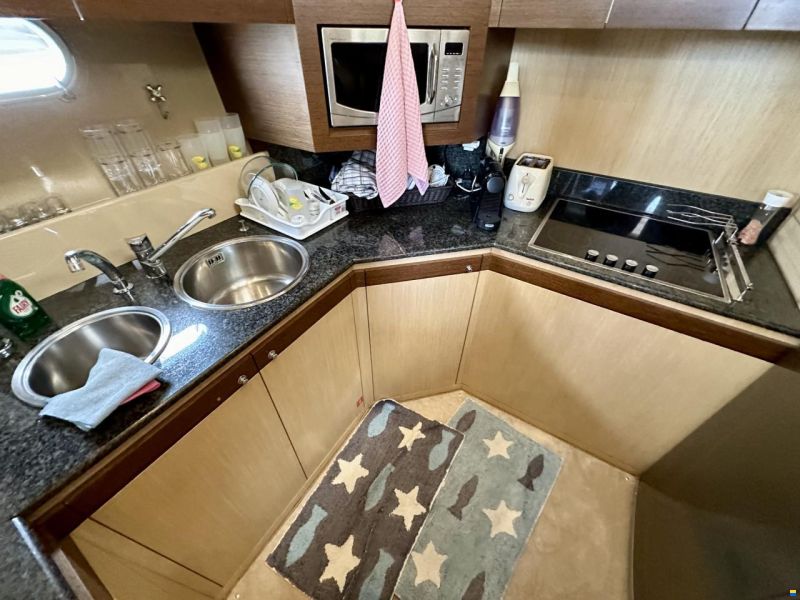 Ferretti 465,000