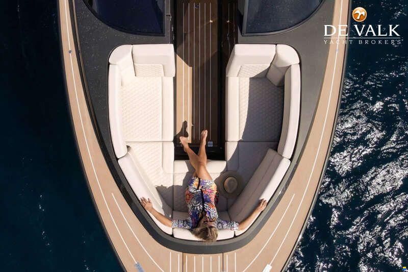 Reborn 38 Bowrider