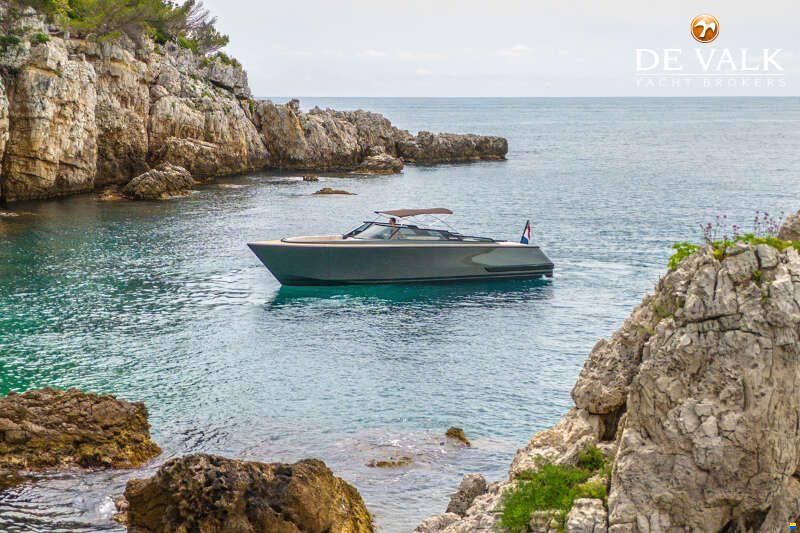 Reborn 38 Bowrider