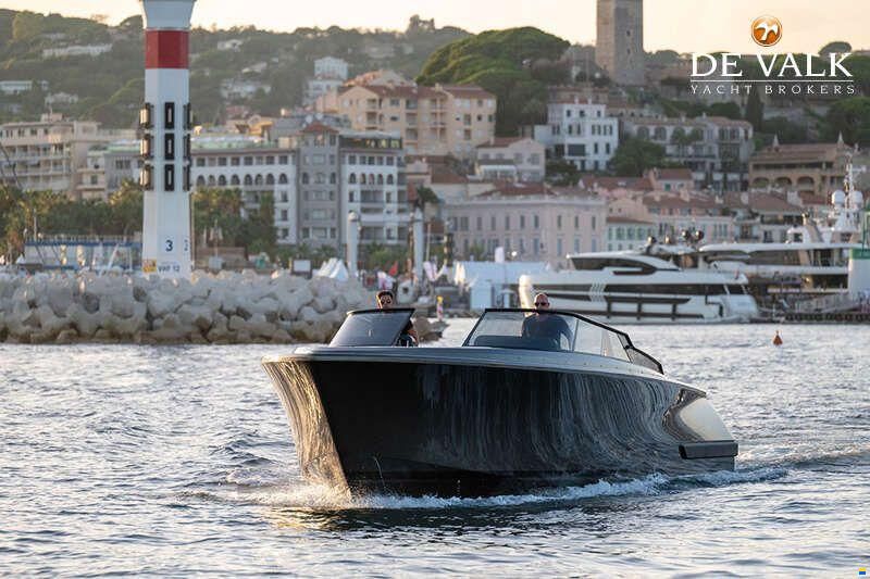 Reborn 38 Bowrider