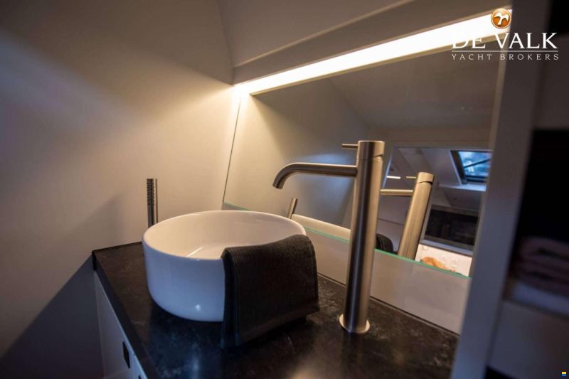 Reborn 38 Cabin