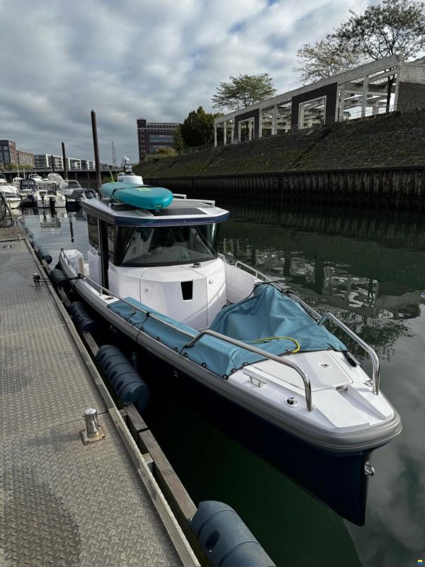 Axopar 28 Cabin