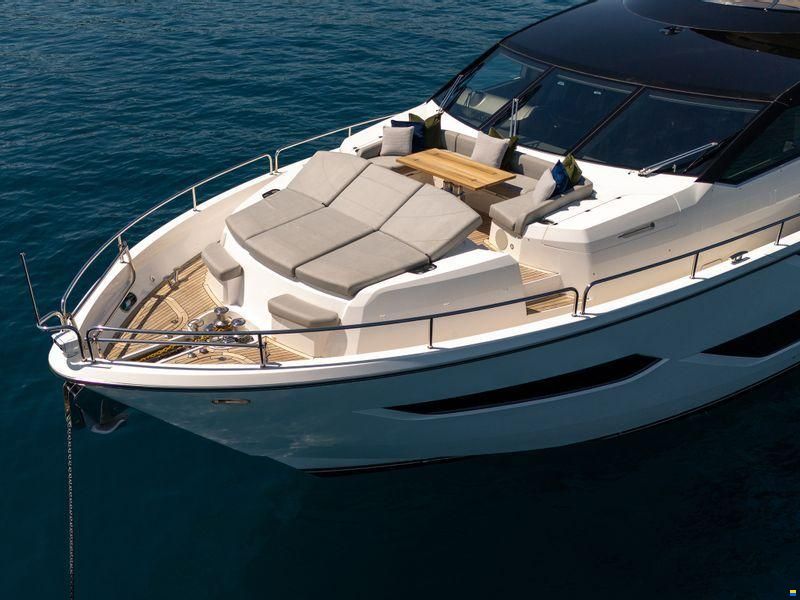 Sunseeker 88 Yacht