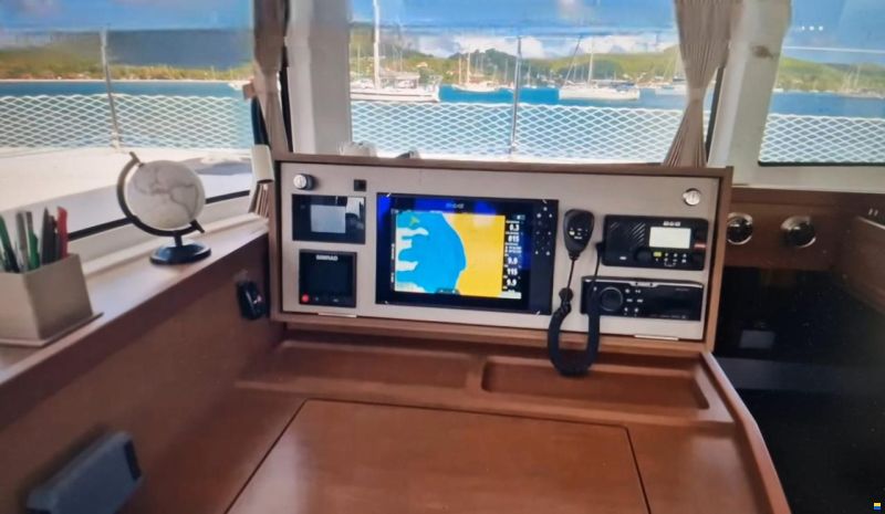 Lagoon 42
