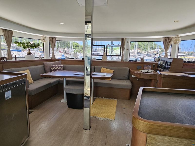 Lagoon 42
