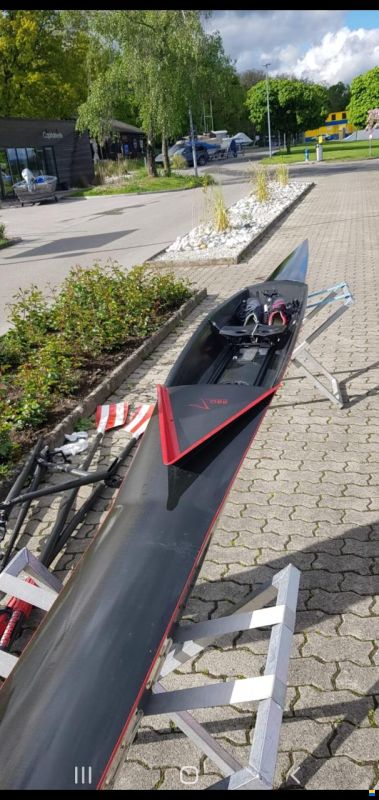 skiff en carbone avec pelles