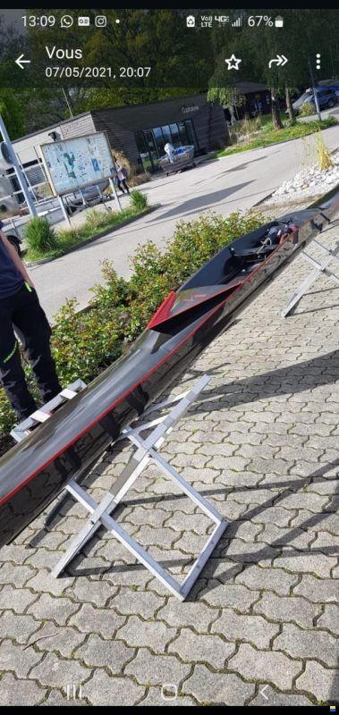 skiff en carbone avec pelles