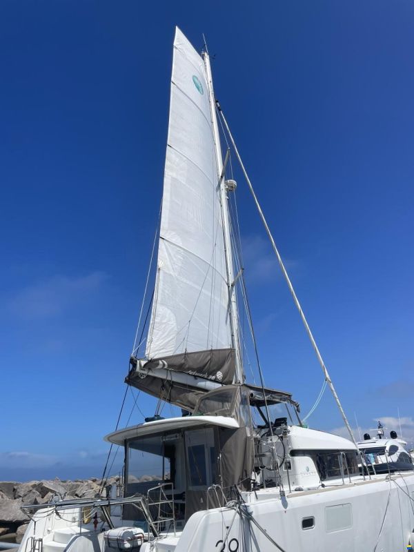 Lagoon 39