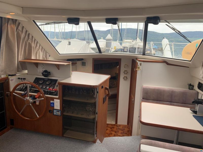 Carver 33 Aft Cabin
