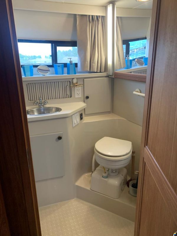 Carver 33 Aft Cabin
