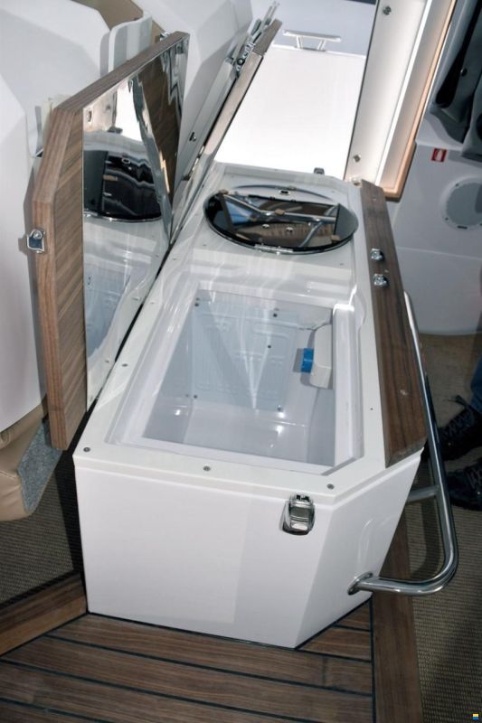 Axopar 28 Cabin