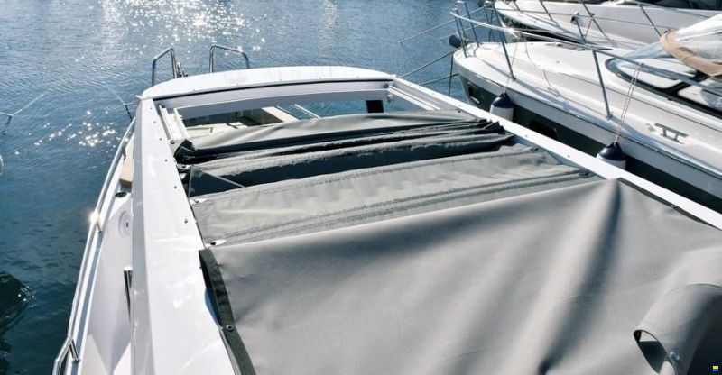 Axopar 28 Cabin