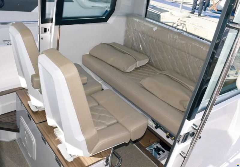 Axopar 28 Cabin