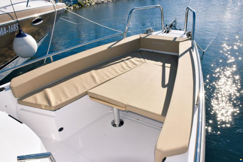Axopar 28 Cabin