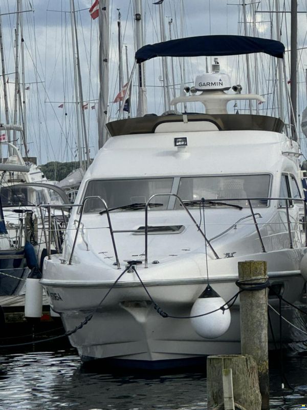 Sealine F330