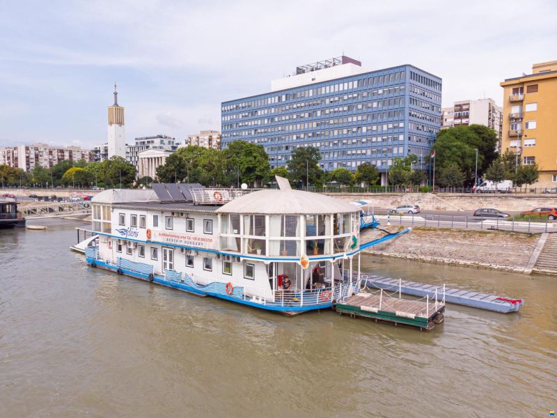 Hausboot 2 Apartments + 8 Büro-Räume