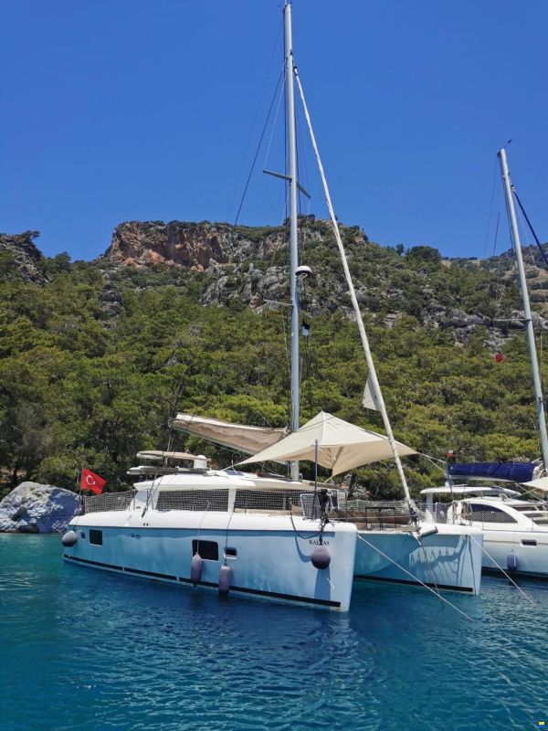 Lagoon 421