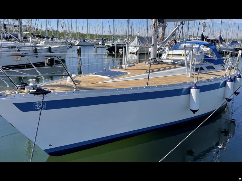 Sweden Yachts 370 image