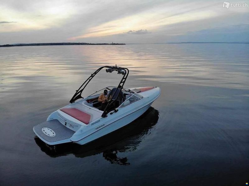 Rinker Captive Cuddy 209