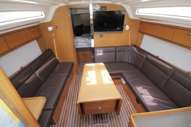 Bavaria Cruiser 37