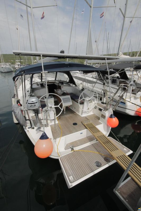 Bavaria Cruiser 37