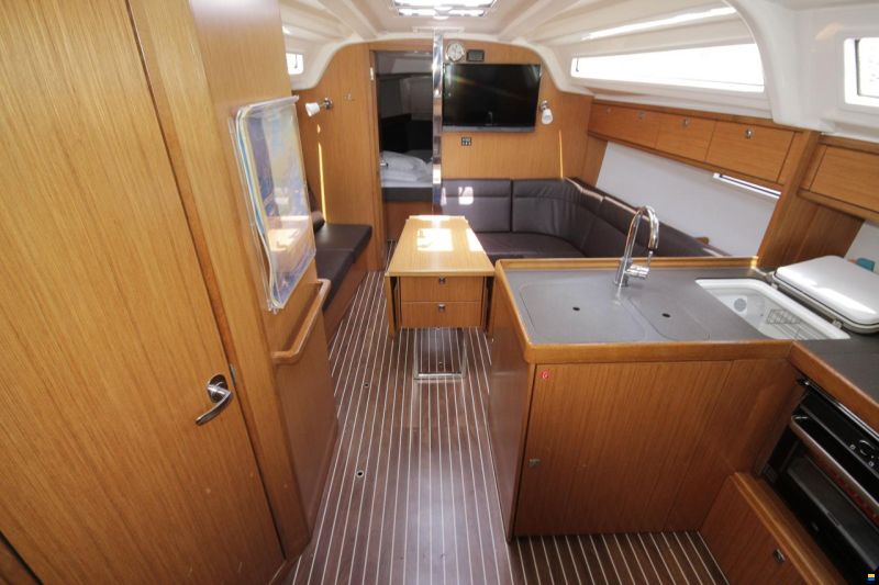 Bavaria Cruiser 37