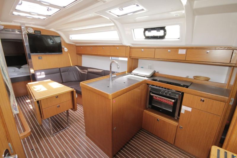 Bavaria Cruiser 37