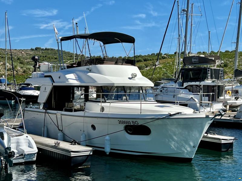 Beneteau Swift Trawler 35
