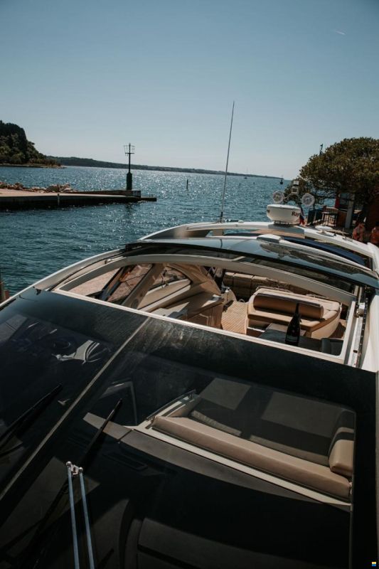 Azimut Atlantis 54
