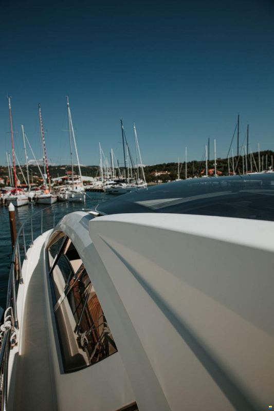 Azimut Atlantis 54