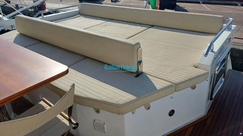 Azimut 77S