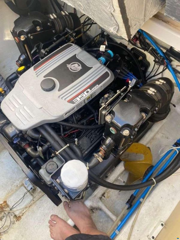 Maxum 2700 SCR
