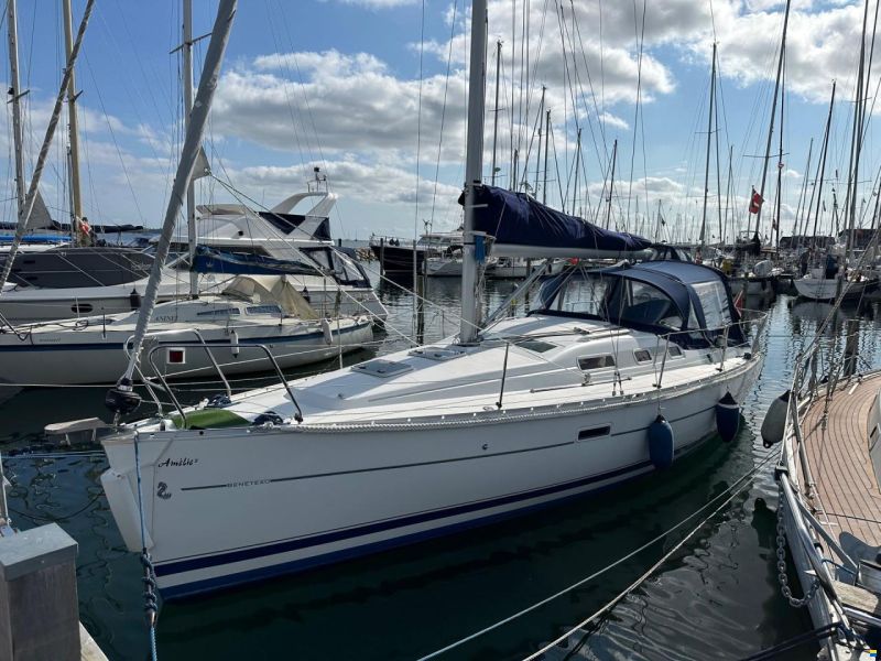 Beneteau Oceanis Clipper 323 image