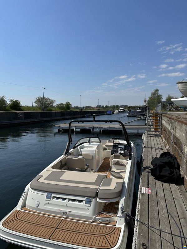 Bayliner VR6