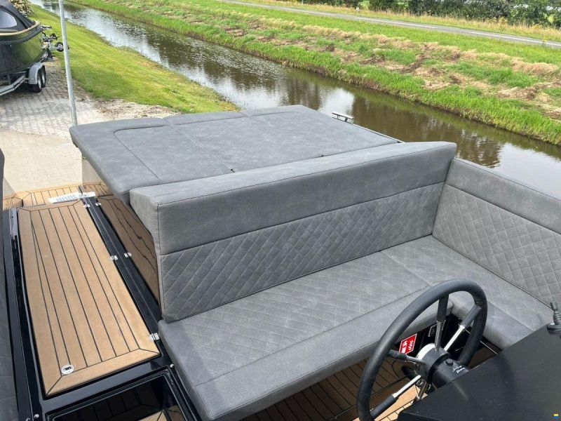 Maxima 740 Tender