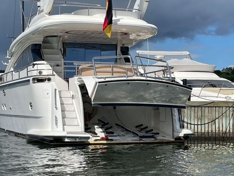 Elegance Yachts 64 Garage
