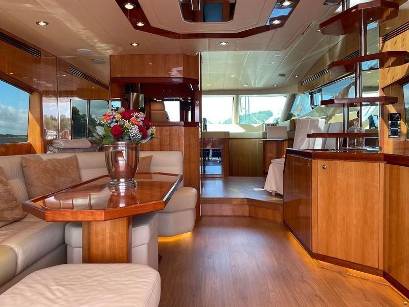Elegance Yachts 64 Garage