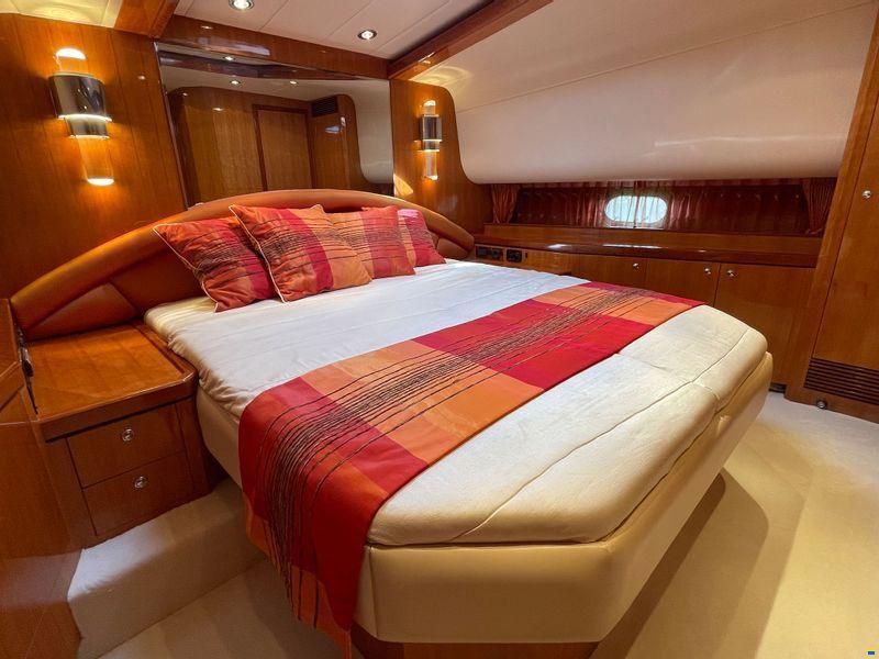 Elegance Yachts 64 Garage