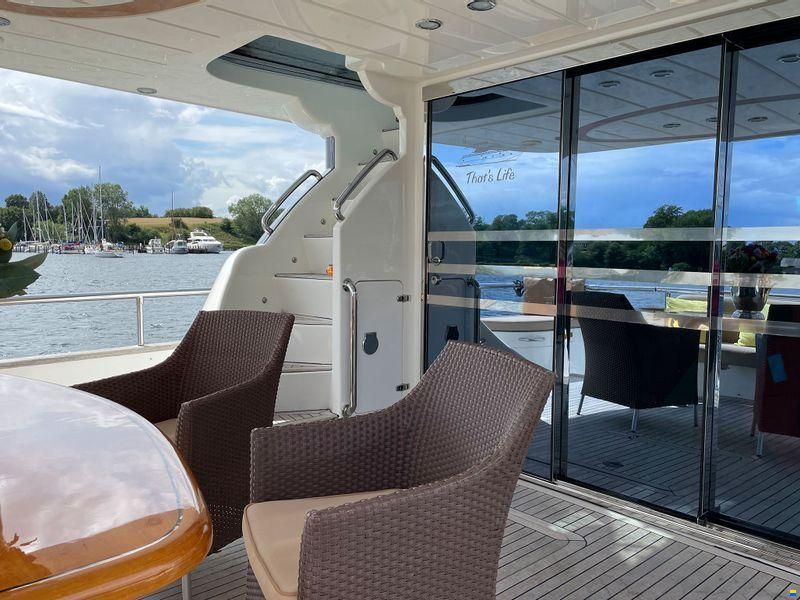 Elegance Yachts 64 Garage