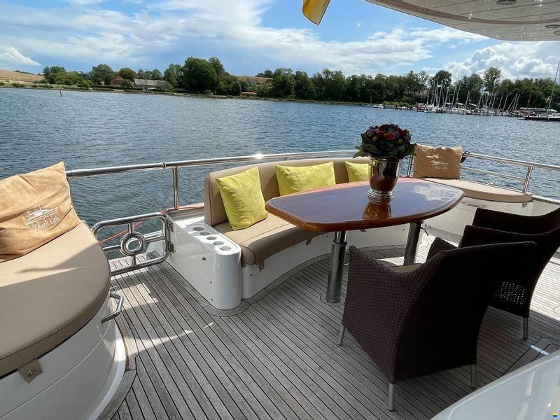 Elegance Yachts 64 Garage