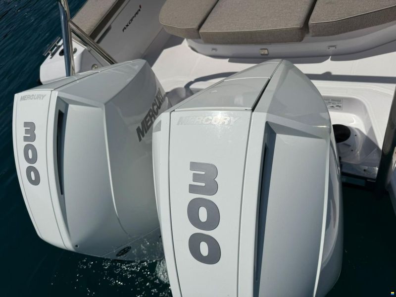 Axopar 37 Sun Top - Multistorage