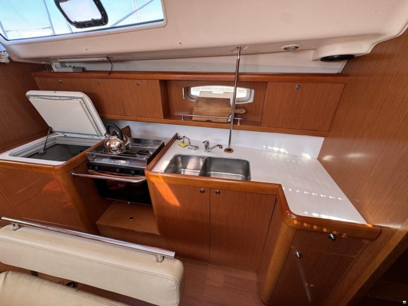 Beneteau Oceanis 43
