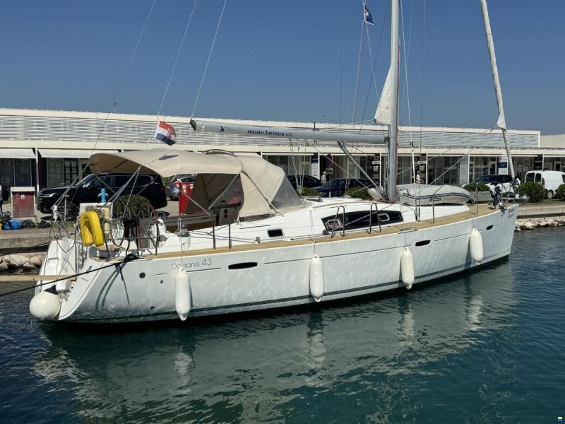 Beneteau Oceanis 43