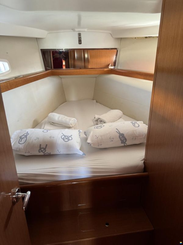 Beneteau Oceanis 43