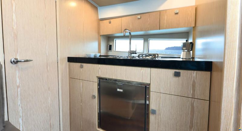 Sealine S330