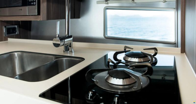 Sealine S330