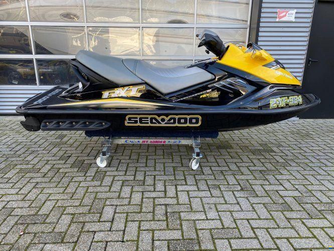 Sea-Doo RXT 215