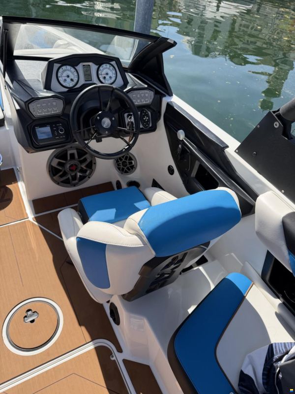 Axis A22 by Malibu