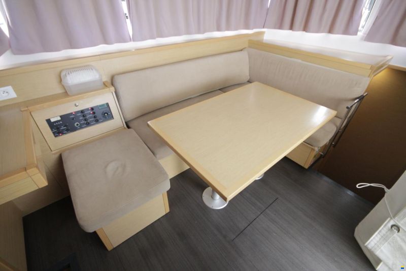 Lagoon 39