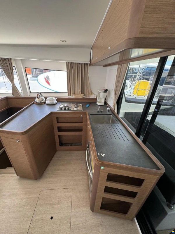 Lagoon 42